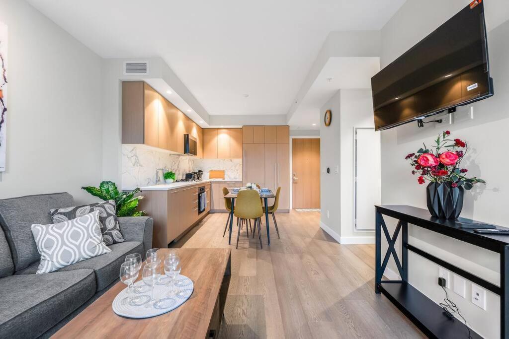 Modern Comfort At Ubc: 1Br Condo Near Campus Vancouver Ngoại thất bức ảnh