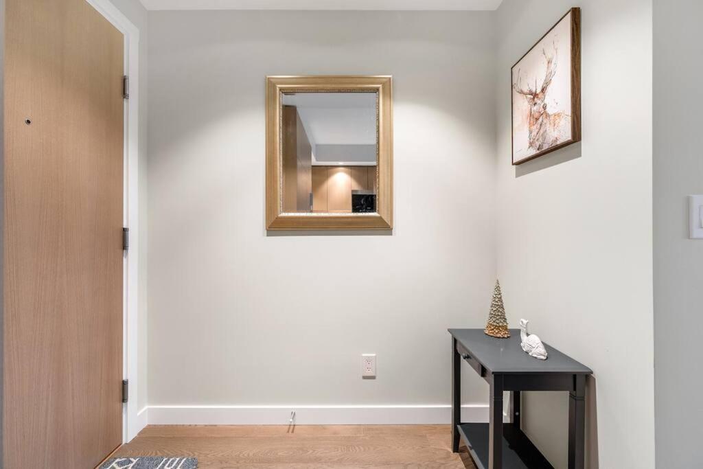 Modern Comfort At Ubc: 1Br Condo Near Campus Vancouver Ngoại thất bức ảnh