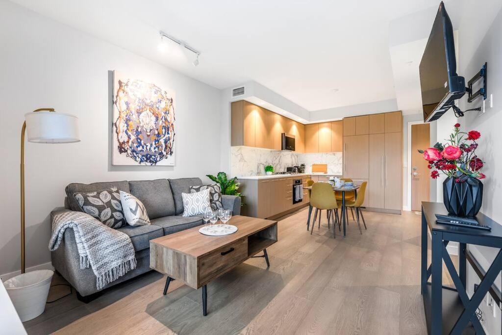 Modern Comfort At Ubc: 1Br Condo Near Campus Vancouver Ngoại thất bức ảnh