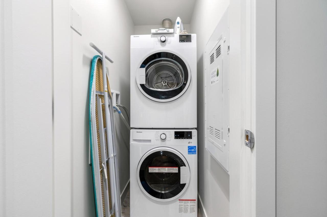 Modern Comfort At Ubc: 1Br Condo Near Campus Vancouver Ngoại thất bức ảnh