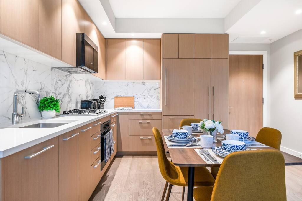 Modern Comfort At Ubc: 1Br Condo Near Campus Vancouver Ngoại thất bức ảnh